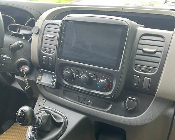 Белый Рено Трафик, объемом двигателя 1.6 л и пробегом 177 тыс. км за 18999 $, фото 28 на Automoto.ua