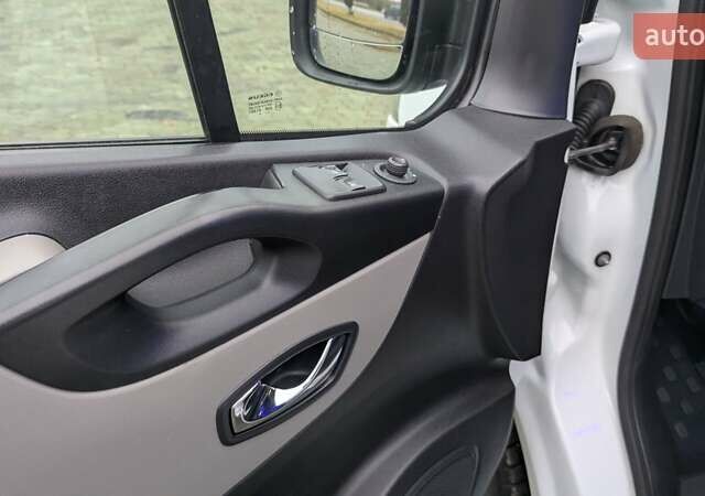 Білий Рено Трафік, об'ємом двигуна 1.6 л та пробігом 229 тис. км за 17400 $, фото 31 на Automoto.ua