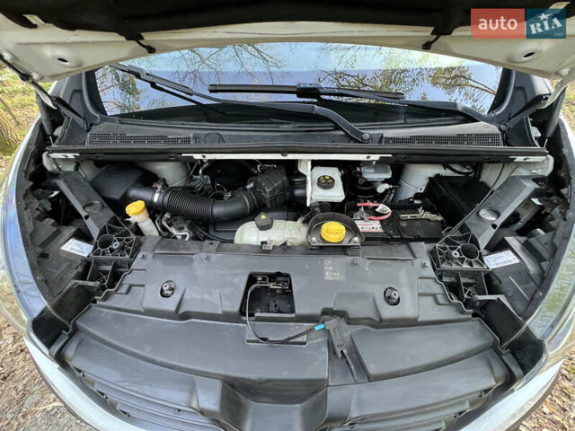 Белый Рено Трафик, объемом двигателя 1.6 л и пробегом 131 тыс. км за 13699 $, фото 21 на Automoto.ua