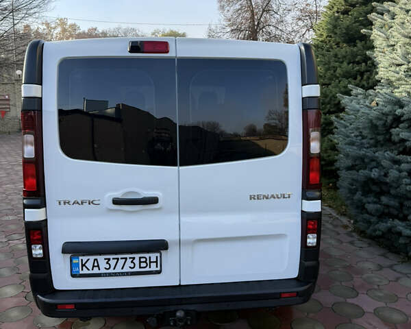 Белый Рено Трафик, объемом двигателя 2 л и пробегом 107 тыс. км за 24500 $, фото 1 на Automoto.ua