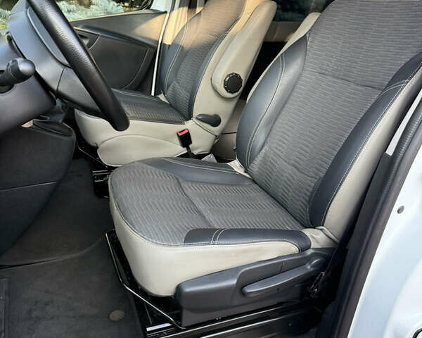 Белый Рено Трафик, объемом двигателя 2 л и пробегом 107 тыс. км за 24500 $, фото 12 на Automoto.ua