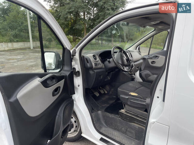 Белый Рено Трафик, объемом двигателя 1.6 л и пробегом 277 тыс. км за 12500 $, фото 6 на Automoto.ua