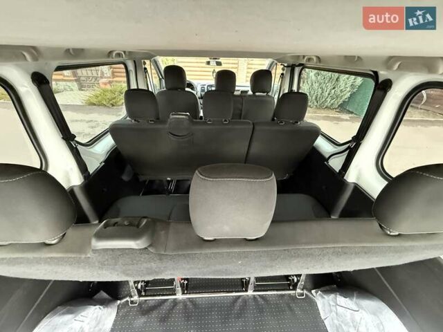 Белый Рено Трафик, объемом двигателя 1.6 л и пробегом 264 тыс. км за 18800 $, фото 67 на Automoto.ua