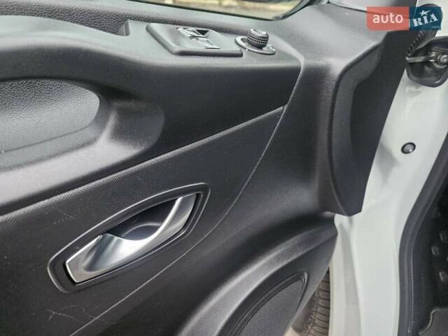 Білий Рено Трафік, об'ємом двигуна 2 л та пробігом 123 тис. км за 17900 $, фото 15 на Automoto.ua