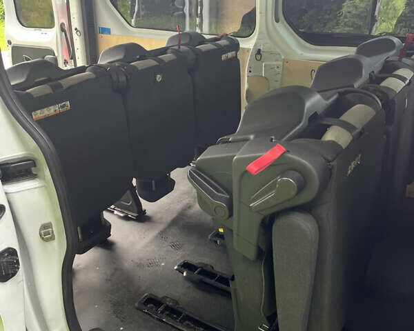 Белый Рено Трафик, объемом двигателя 1.6 л и пробегом 177 тыс. км за 18999 $, фото 64 на Automoto.ua