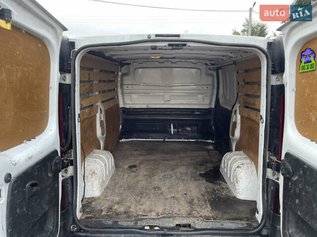 Белый Рено Трафик, объемом двигателя 1.6 л и пробегом 277 тыс. км за 12500 $, фото 9 на Automoto.ua