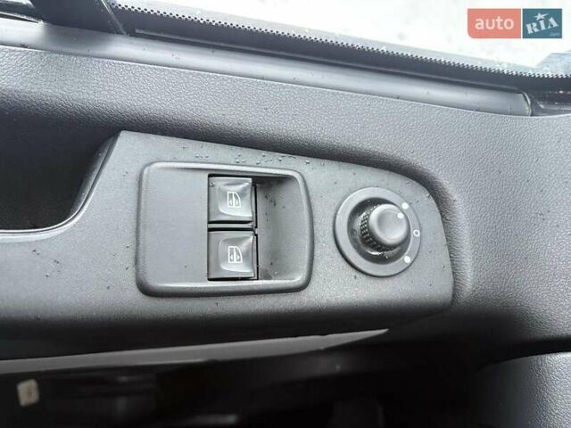 Белый Рено Трафик, объемом двигателя 1.6 л и пробегом 151 тыс. км за 17990 $, фото 24 на Automoto.ua