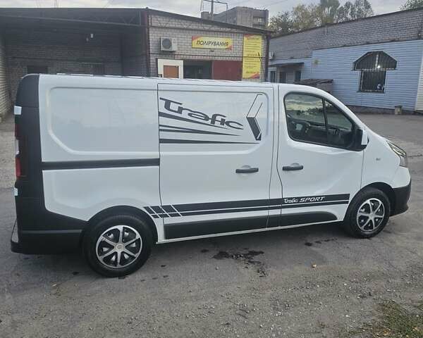 Белый Рено Трафик, объемом двигателя 1.6 л и пробегом 122 тыс. км за 16000 $, фото 3 на Automoto.ua