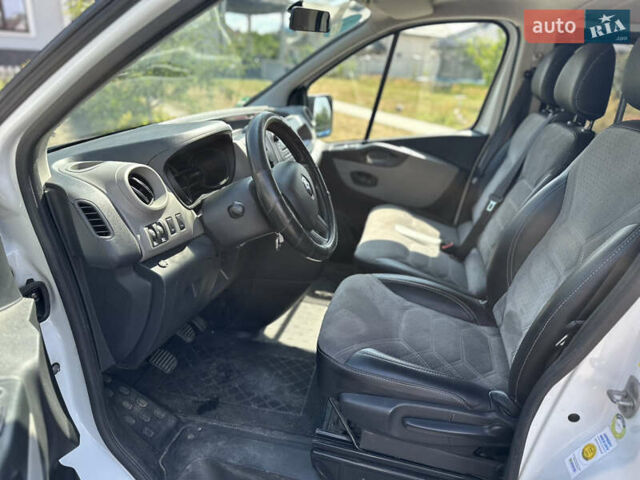 Белый Рено Трафик, объемом двигателя 1.6 л и пробегом 132 тыс. км за 19600 $, фото 18 на Automoto.ua