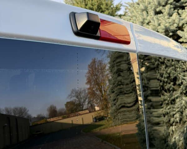 Белый Рено Трафик, объемом двигателя 2 л и пробегом 107 тыс. км за 24500 $, фото 4 на Automoto.ua