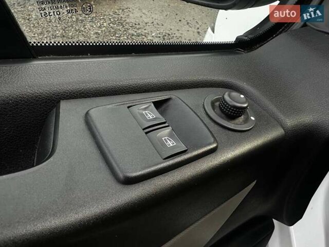 Белый Рено Трафик, объемом двигателя 1.6 л и пробегом 227 тыс. км за 17700 $, фото 29 на Automoto.ua