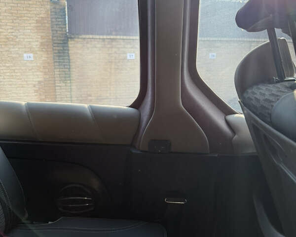 Белый Рено Трафик, объемом двигателя 2 л и пробегом 107 тыс. км за 24500 $, фото 3 на Automoto.ua