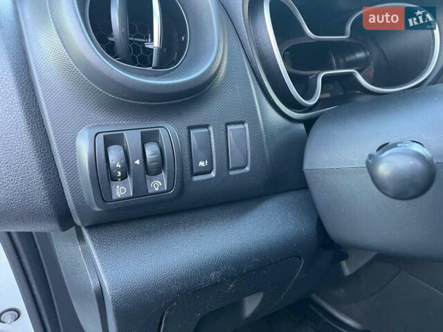 Белый Рено Трафик, объемом двигателя 2 л и пробегом 195 тыс. км за 16800 $, фото 14 на Automoto.ua