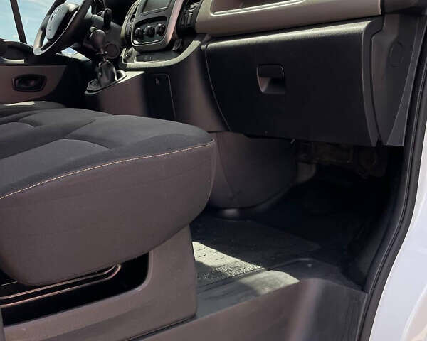 Белый Рено Трафик, объемом двигателя 1.6 л и пробегом 96 тыс. км за 17500 $, фото 40 на Automoto.ua