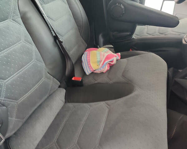 Белый Рено Трафик, объемом двигателя 1.6 л и пробегом 132 тыс. км за 19600 $, фото 7 на Automoto.ua