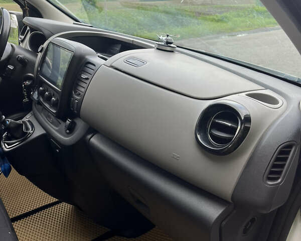 Белый Рено Трафик, объемом двигателя 1.6 л и пробегом 177 тыс. км за 18999 $, фото 26 на Automoto.ua