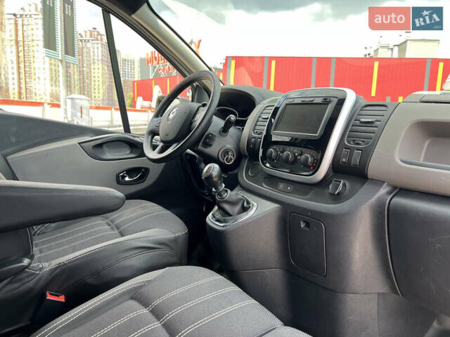 Белый Рено Трафик, объемом двигателя 1.6 л и пробегом 260 тыс. км за 17499 $, фото 16 на Automoto.ua