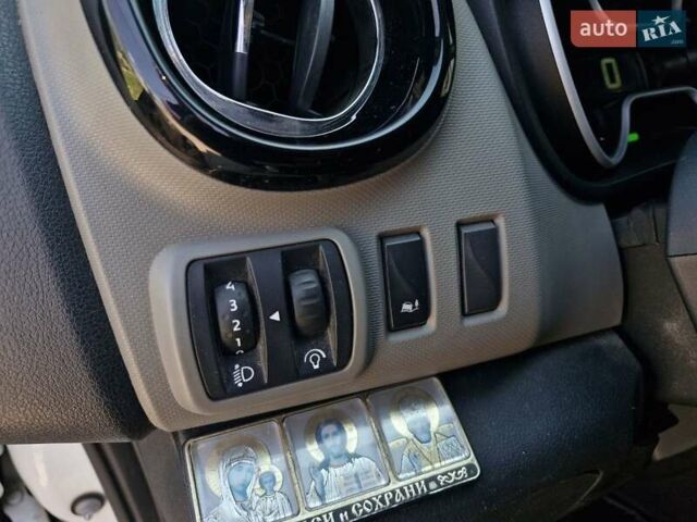 Білий Рено Трафік, об'ємом двигуна 1.6 л та пробігом 122 тис. км за 14499 $, фото 11 на Automoto.ua