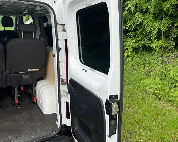 Белый Рено Трафик, объемом двигателя 1.6 л и пробегом 177 тыс. км за 18999 $, фото 71 на Automoto.ua