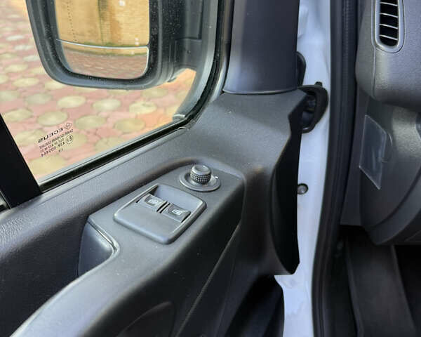 Белый Рено Трафик, объемом двигателя 2 л и пробегом 107 тыс. км за 24500 $, фото 14 на Automoto.ua