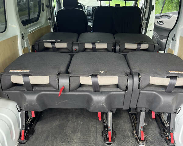 Белый Рено Трафик, объемом двигателя 1.6 л и пробегом 177 тыс. км за 18999 $, фото 61 на Automoto.ua