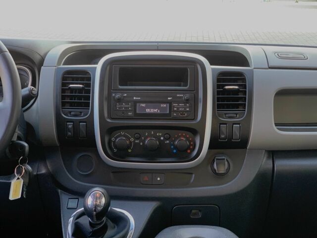 Белый Рено Трафик, объемом двигателя 1.6 л и пробегом 246 тыс. км за 17955 $, фото 22 на Automoto.ua