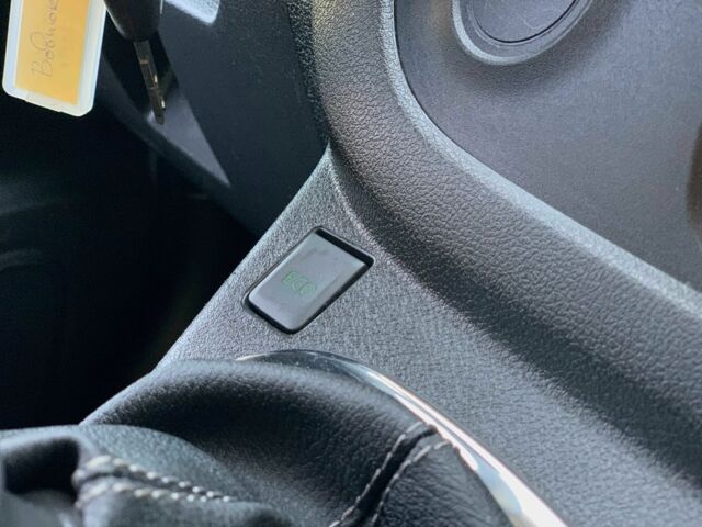 Белый Рено Трафик, объемом двигателя 1.6 л и пробегом 246 тыс. км за 17955 $, фото 18 на Automoto.ua