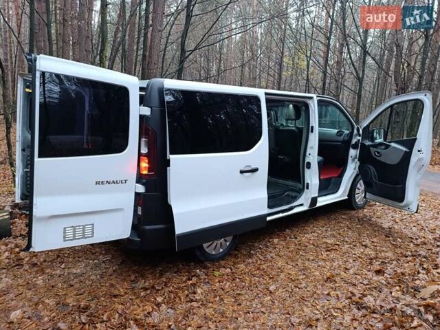 Белый Рено Трафик, объемом двигателя 1.6 л и пробегом 263 тыс. км за 15999 $, фото 5 на Automoto.ua