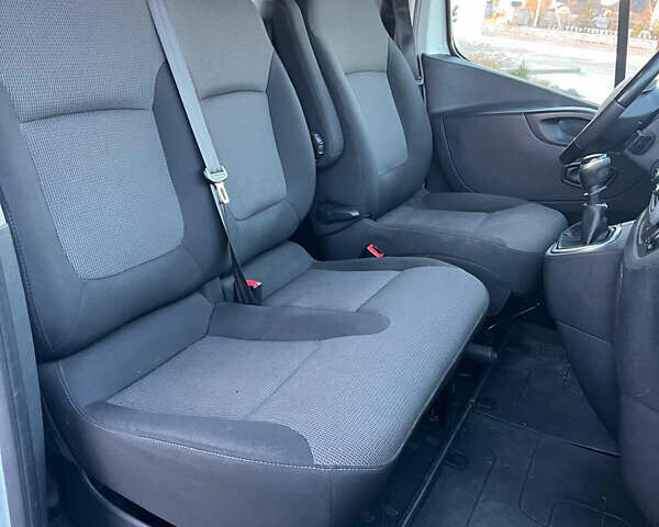 Белый Рено Трафик, объемом двигателя 2 л и пробегом 195 тыс. км за 16800 $, фото 18 на Automoto.ua