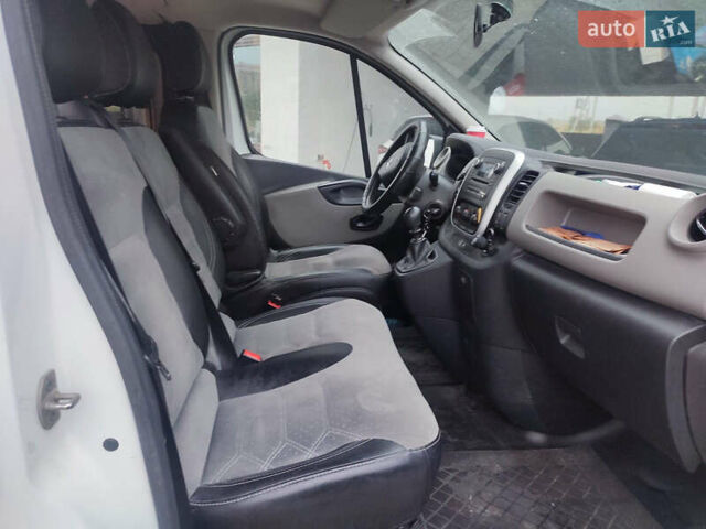 Белый Рено Трафик, объемом двигателя 1.6 л и пробегом 132 тыс. км за 19600 $, фото 4 на Automoto.ua