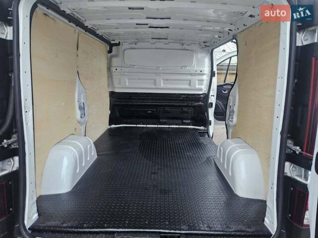 Білий Рено Трафік, об'ємом двигуна 2 л та пробігом 123 тис. км за 17900 $, фото 16 на Automoto.ua