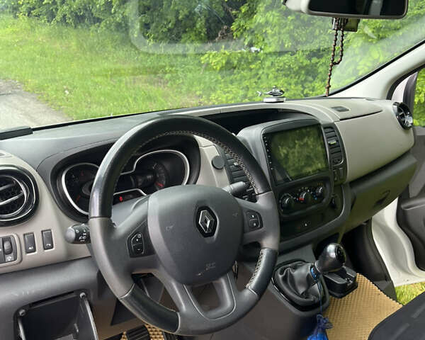 Белый Рено Трафик, объемом двигателя 1.6 л и пробегом 177 тыс. км за 18999 $, фото 37 на Automoto.ua