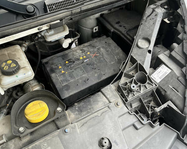 Белый Рено Трафик, объемом двигателя 1.6 л и пробегом 177 тыс. км за 18999 $, фото 74 на Automoto.ua