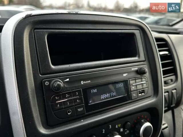 Белый Рено Трафик, объемом двигателя 1.6 л и пробегом 227 тыс. км за 17700 $, фото 24 на Automoto.ua