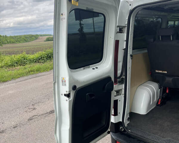 Белый Рено Трафик, объемом двигателя 1.6 л и пробегом 177 тыс. км за 18999 $, фото 70 на Automoto.ua