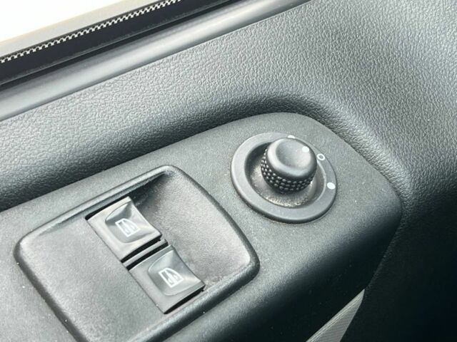 Белый Рено Трафик, объемом двигателя 1.6 л и пробегом 260 тыс. км за 18500 $, фото 10 на Automoto.ua