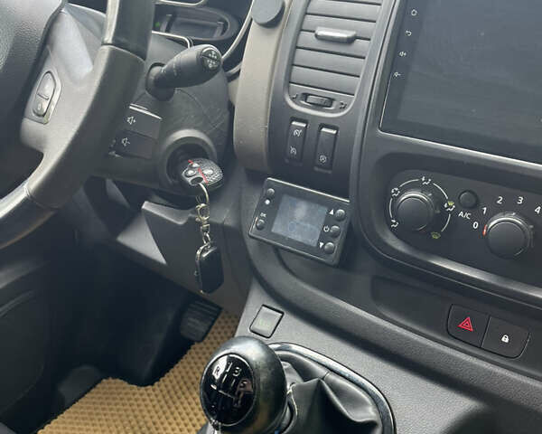 Белый Рено Трафик, объемом двигателя 1.6 л и пробегом 177 тыс. км за 18999 $, фото 31 на Automoto.ua