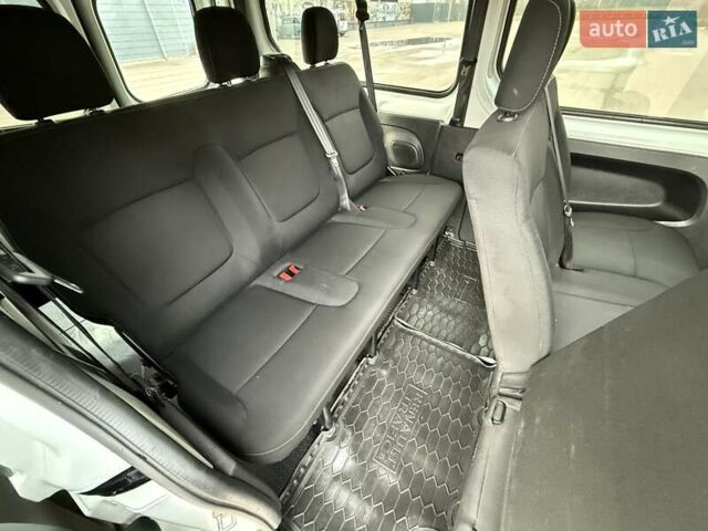 Белый Рено Трафик, объемом двигателя 1.6 л и пробегом 264 тыс. км за 18800 $, фото 58 на Automoto.ua