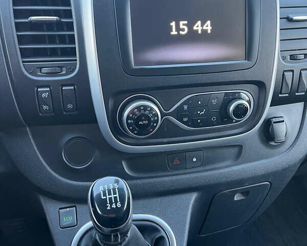 Белый Рено Трафик, объемом двигателя 2 л и пробегом 195 тыс. км за 16800 $, фото 20 на Automoto.ua