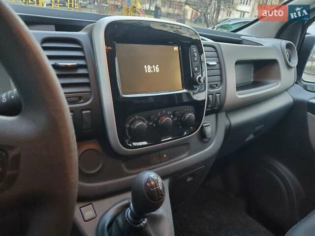 Белый Рено Трафик, объемом двигателя 1.6 л и пробегом 184 тыс. км за 15100 $, фото 4 на Automoto.ua