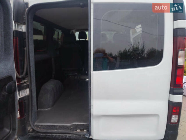 Белый Рено Трафик, объемом двигателя 1.6 л и пробегом 132 тыс. км за 19600 $, фото 1 на Automoto.ua