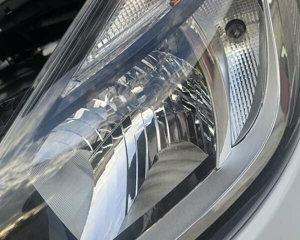 Белый Рено Трафик, объемом двигателя 1.6 л и пробегом 122 тыс. км за 16000 $, фото 34 на Automoto.ua