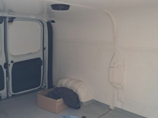 Білий Рено Трафік, об'ємом двигуна 2 л та пробігом 184 тис. км за 17500 $, фото 6 на Automoto.ua