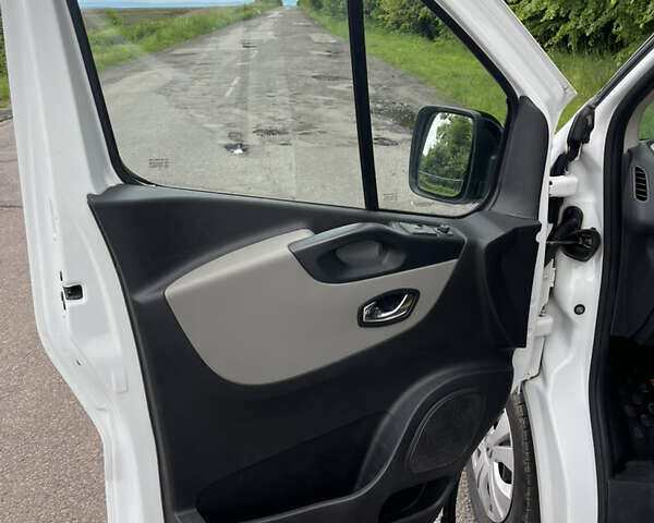 Белый Рено Трафик, объемом двигателя 1.6 л и пробегом 177 тыс. км за 18999 $, фото 33 на Automoto.ua