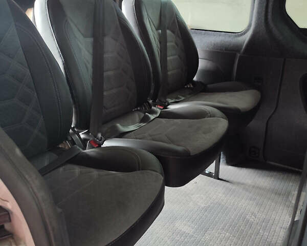 Белый Рено Трафик, объемом двигателя 1.6 л и пробегом 132 тыс. км за 19600 $, фото 9 на Automoto.ua