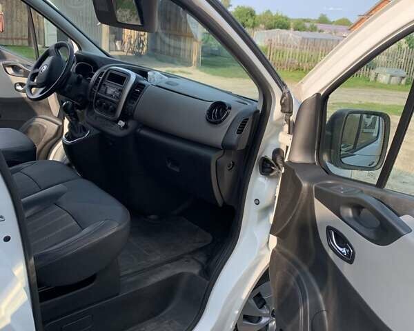 Білий Рено Трафік, об'ємом двигуна 1.6 л та пробігом 225 тис. км за 16800 $, фото 1 на Automoto.ua