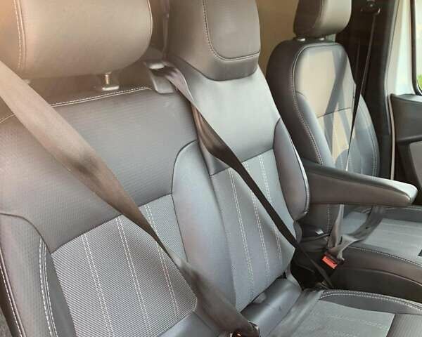 Білий Рено Трафік, об'ємом двигуна 1.6 л та пробігом 225 тис. км за 16800 $, фото 11 на Automoto.ua