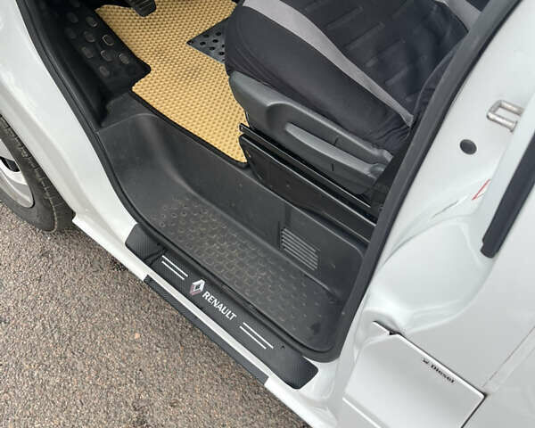 Белый Рено Трафик, объемом двигателя 1.6 л и пробегом 177 тыс. км за 18999 $, фото 34 на Automoto.ua