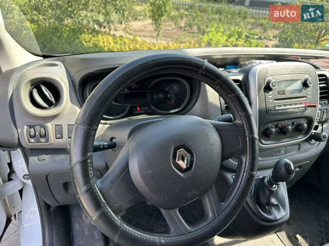 Белый Рено Трафик, объемом двигателя 1.6 л и пробегом 132 тыс. км за 19600 $, фото 13 на Automoto.ua