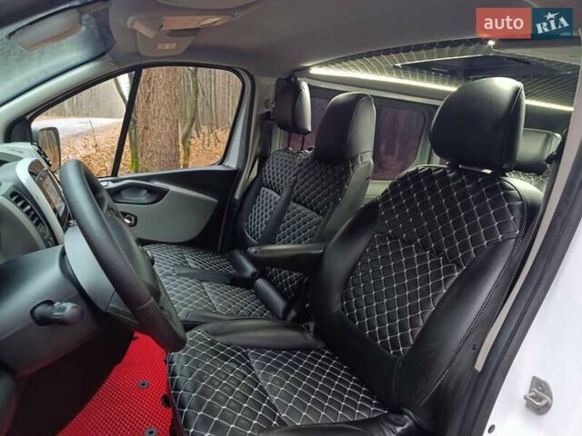 Белый Рено Трафик, объемом двигателя 1.6 л и пробегом 263 тыс. км за 15999 $, фото 19 на Automoto.ua